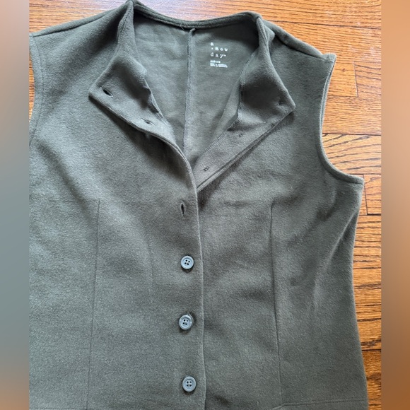 a new day Sleeveless Button Front Shirt - Picture 2 of 3